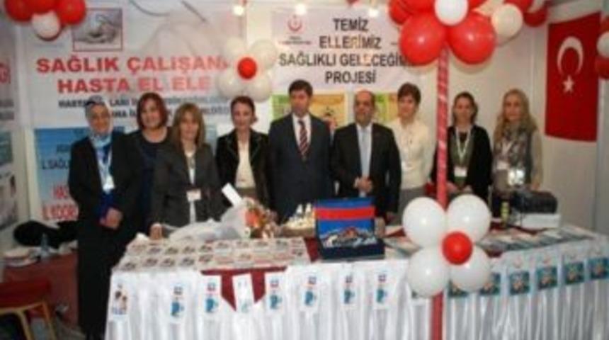 Sağlık M&uuml;d&uuml;rl&uuml;ğ&uuml;n&uuml;n Kitap Fuarındaki Standı İlgi G&ouml;rd&uuml;