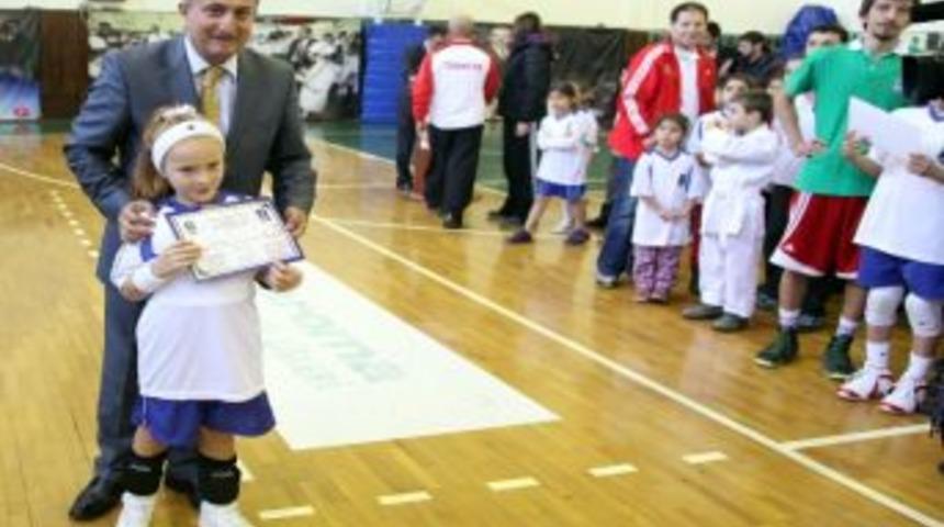 Minik Sporcular Sertifikalarını Aldı