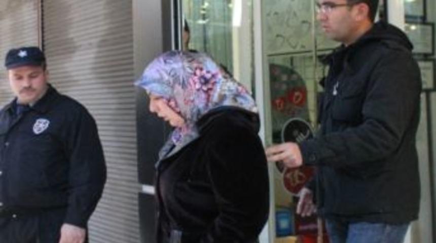 Hırsızı Sarraf Yakaladı, G&uuml;venlik Kamerası Ele Verdi