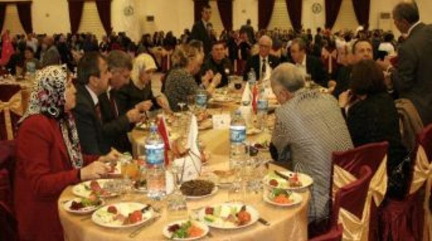 M&uuml;badiller Dayanışma Yemeğinde Buluştu