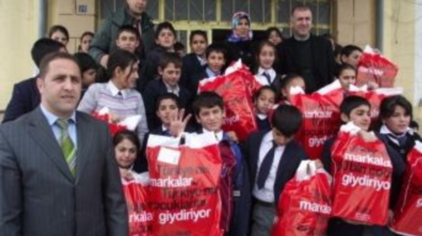 Bulanık&rsquo;ta Bin 300 &Ouml;ğrenciye Giyim Yardımı