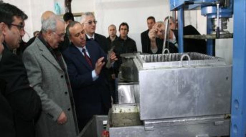 Erzincan'da Bal Mumu Sıkma Ve Petek Basma Tesisi A&ccedil;ıldı