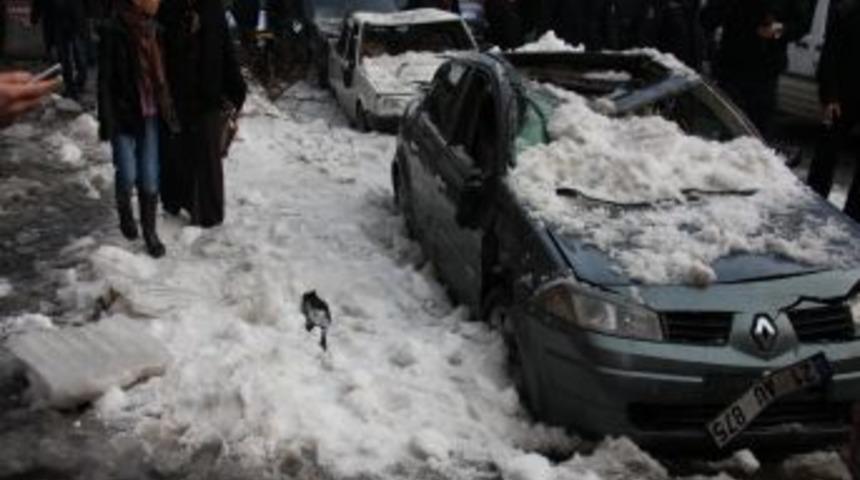 &Ccedil;atılarda Biriken Karların D&uuml;şmesi Sonucu 2 Kişi Yaralandı