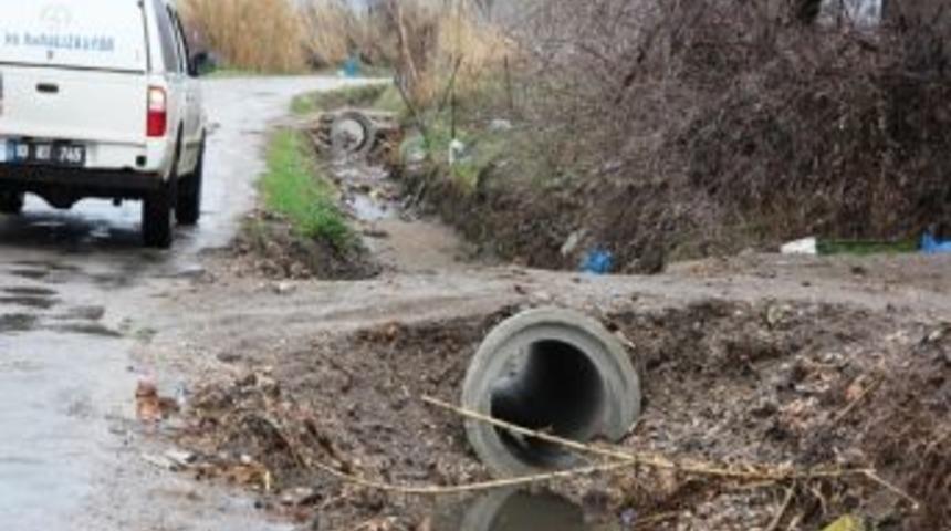 Burhaniye&rsquo;de Yağmur Suları Kontrol Altına Alınıyor