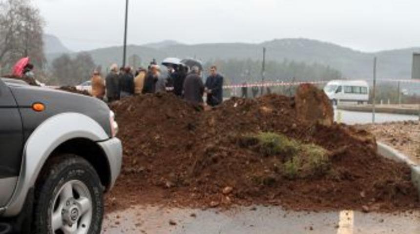 Muğla&rsquo;da K&ouml;yl&uuml;lerin Yol Isyanı