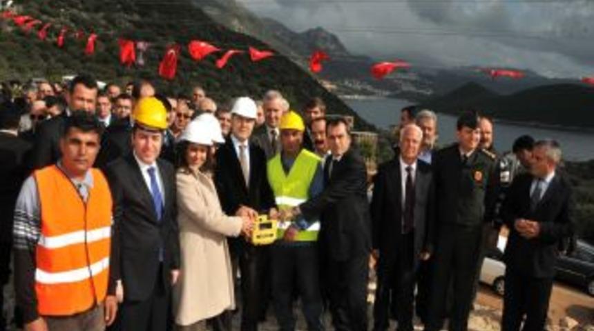 Vali Altıparmak: Antalya, Hayırseverlik Adına T&uuml;rkiye'de Ilk Sırada