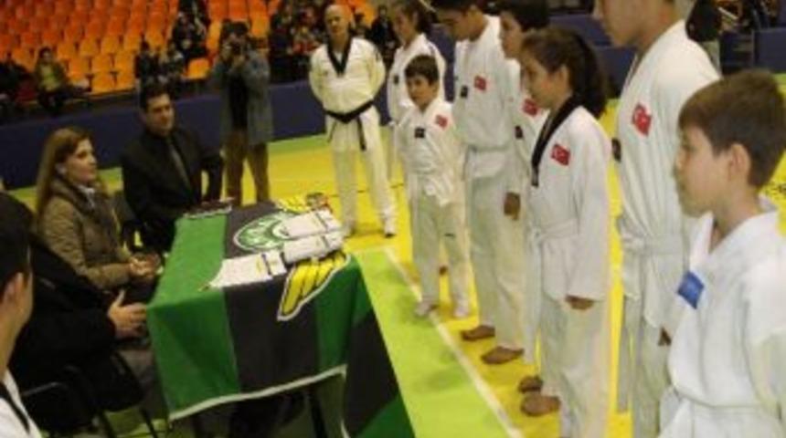 Anne Ve Oğlu Taekwondo&rsquo;da Aynı Kulvarda Koşuyor
