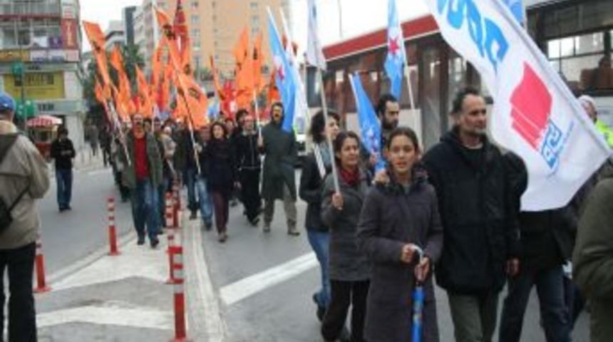 NATO &Uuml;slerinin Kapatılmasını Isteyen Grup Y&uuml;r&uuml;y&uuml;ş Yaptı