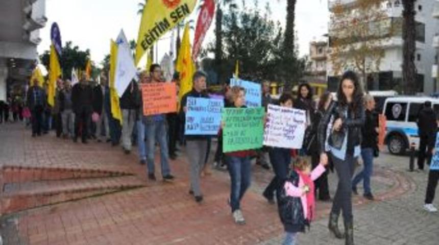 Alanya'da F&uuml;ze Protestosu