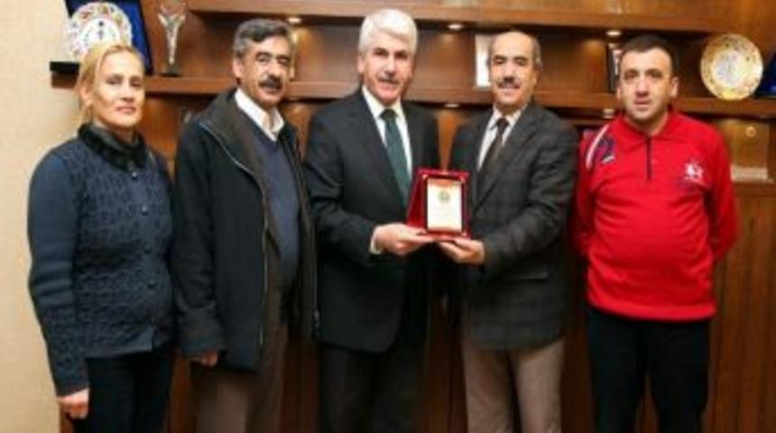 Yunus Emre Lisesi&rsquo;nden Odunpazarı Belediye Başkanı Sakallı&rsquo;ya Ziyaret