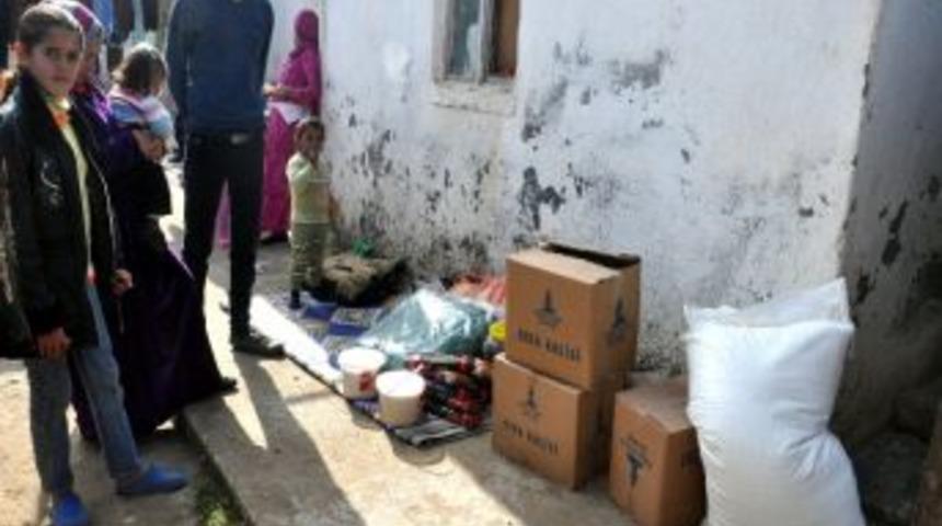 Deniz Feneri Derneği 100 M&uuml;lteci Aileya Yardım Dağıttı