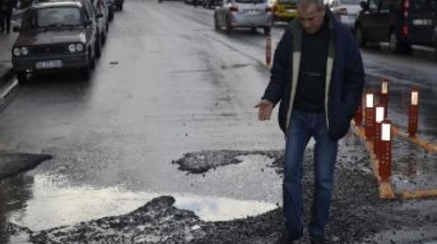 Mustafa Ordu: Asfaltlanan Yollar 11 G&uuml;nde Niye Bozuldu