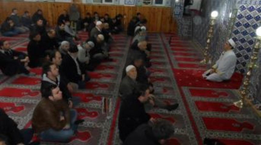 Sabah namazına gen&ccedil;lerden b&uuml;y&uuml;k ilgi