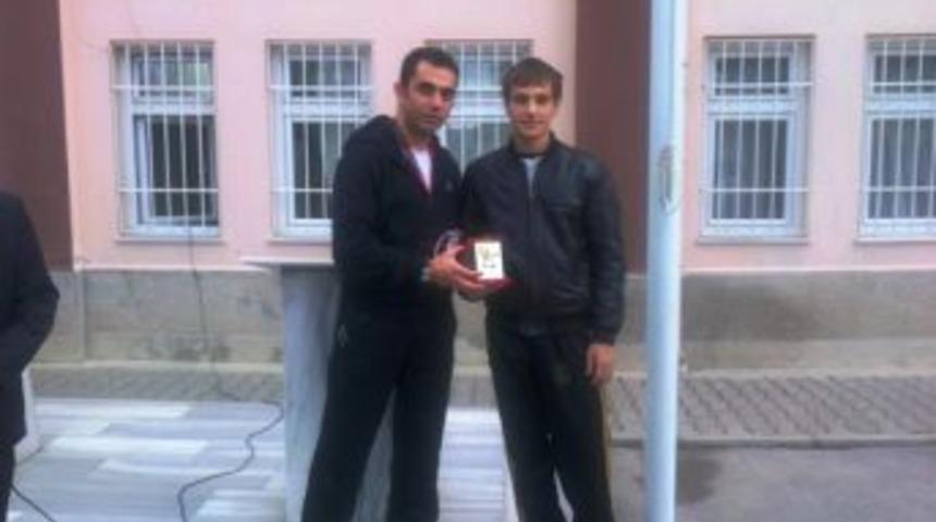 Ş&uuml;kr&uuml; Şenol &Ouml;ğrencisi Tolgahan Beki Bursa il &uuml;&ccedil;&uuml;nc&uuml;s&uuml;