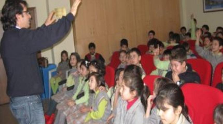 &Ccedil;ocuklara Y&ouml;nelik Deprem Eğitimleri S&uuml;r&uuml;yor
