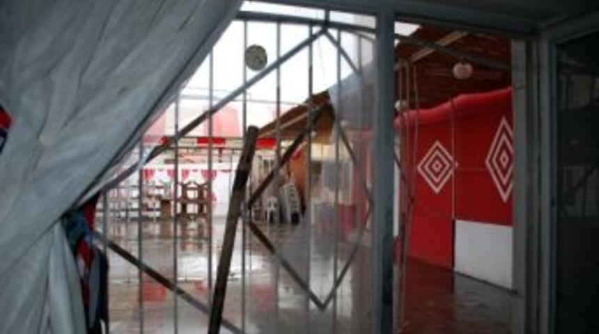 Salihli'de Hırsızlar İşhanı&rsquo;na Girdi