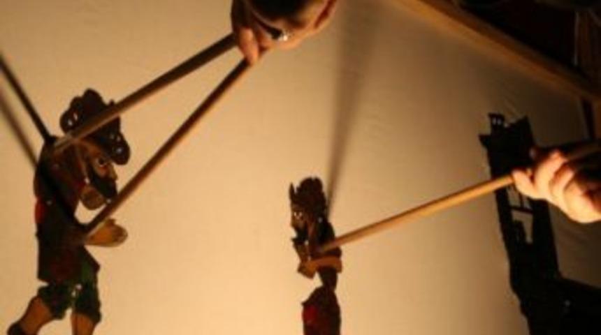 Polisten &Ccedil;ocuklara Hacivat-karag&ouml;z Oyunu