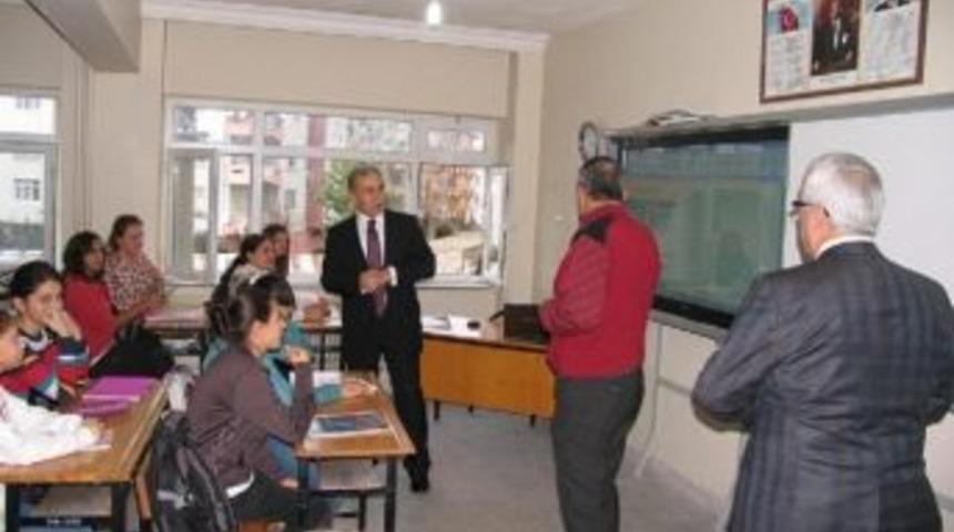 Sakarya Valisi Mustafa B&uuml;y&uuml;k Okul Ziyaretlerinde Bulundu