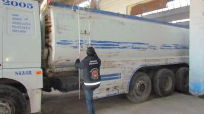 İ&ccedil;inde Tiner Olduğu Bildirilen Tanklardan Ka&ccedil;ak Akaryakıt &Ccedil;ıktı