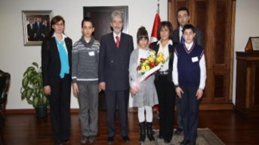 Sincan &Ccedil;ocuk Meclisi &Ouml;ğrencileri, Başkan Tuna&rsquo;yı Ziyaret Etti