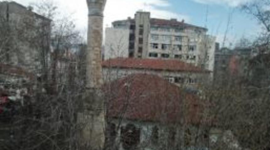 Tarihi Alipaşa Camii &Ccedil;&ouml;z&uuml;m Bekliyor