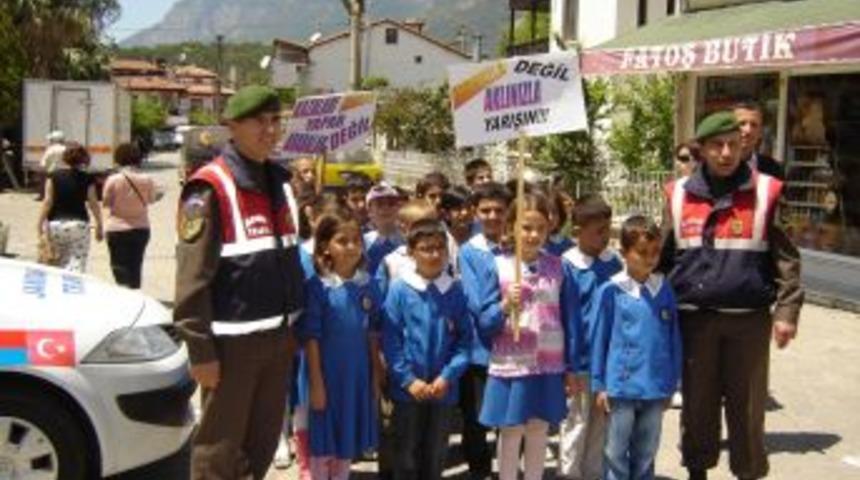 Muğla Jandarma Trafik Timleri Ge&ccedil;en Yıl 32 Bin 700 Kişiyi Eğitti