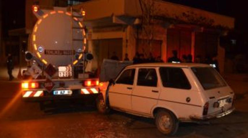 Otomobil Yakıt Tankerine &Ccedil;arptı: 1 Yaralı