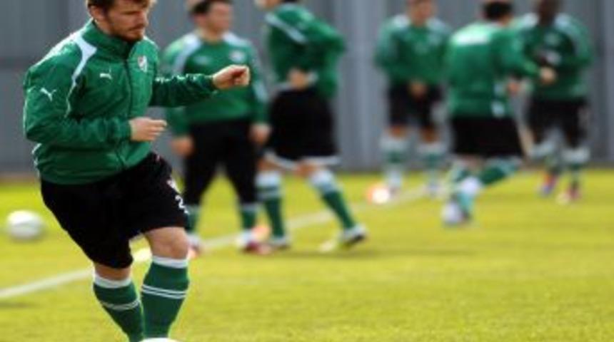 Bursaspor, Fenerbah&ccedil;e Ile Yapacağı Kupa Ma&ccedil;ı Hazırlıklarını S&uuml;rd&uuml;rd&uuml;