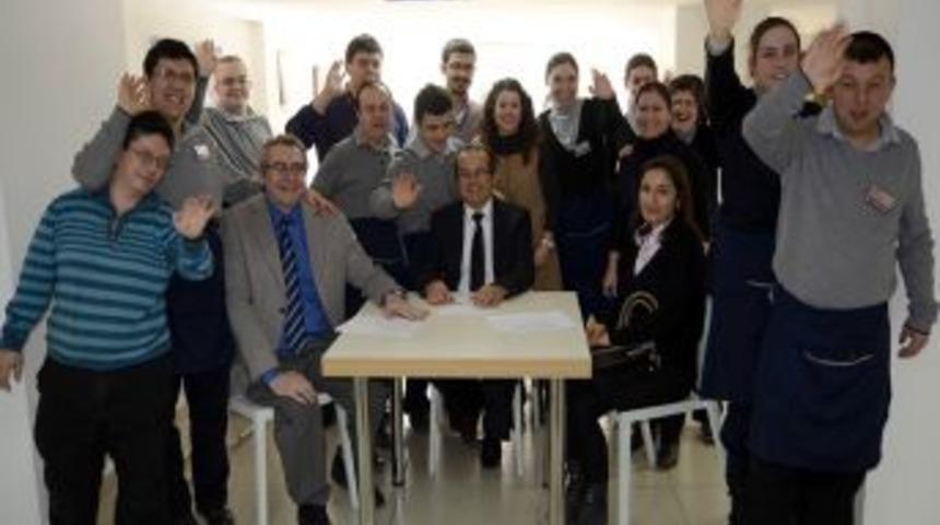 Eğitilebilir Zihinsel Engelliler Garsonluk Mesleği Eğitim Kursu Sona Erdi