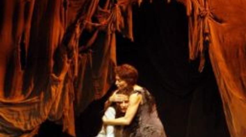 Şehir Tiyatroları Yeni Yıla Yeni Rekorlarla Girmenin Gururunu Yaşıyor