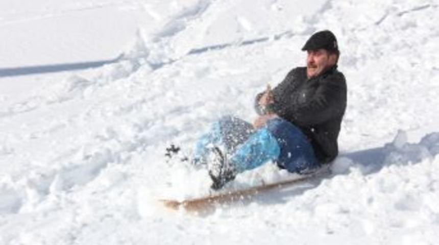 Lazboardlı K&ouml;yl&uuml;ler Profesyonellere Taş &Ccedil;ıkartıyor