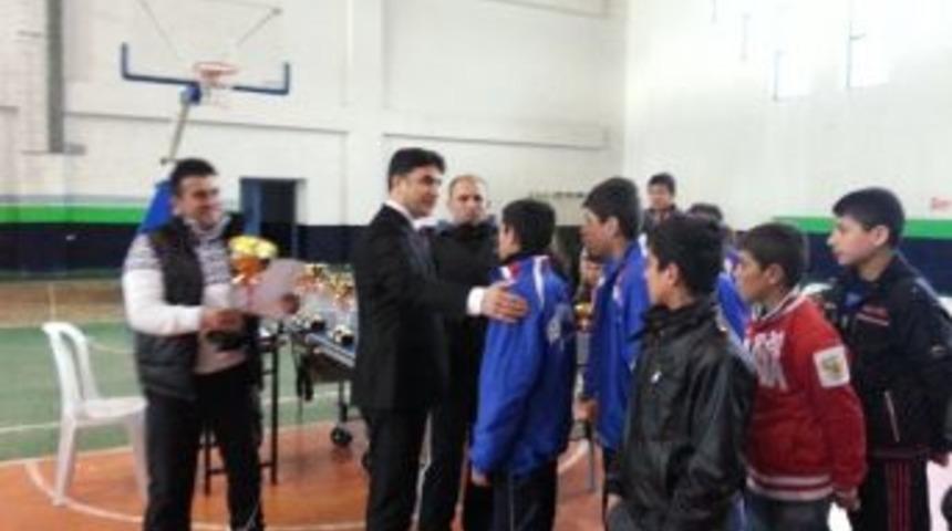 Tenis Turnuvasında Kupalar Sahiplerini Buldu