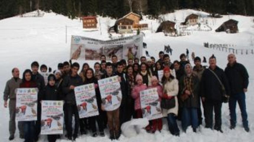 Lise &Ouml;ğrencilerinden &Ouml;rnek Davranış