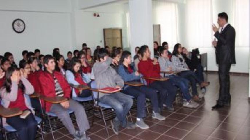 Silifke'de &Ouml;ğrencilere Uyuşturcunun Zararları Anlatıldı