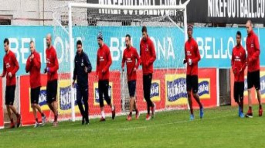 Trabzonspor, Mersin İdman Yurdu Ma&ccedil;ı Hazırlıklarına Moralsiz Başladı