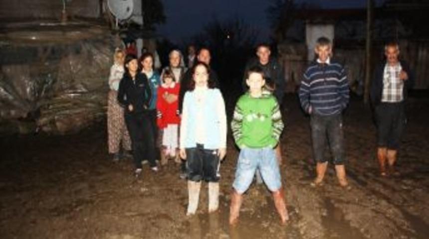 K&ouml;y Yolu &Ccedil;amur Deryasına D&ouml;nd&uuml;