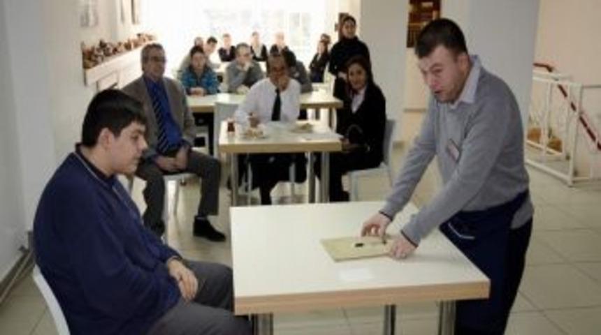 G&ouml;kkuşağı Renkleri Tepebaşı&rsquo;nda Parlamaya Hazır