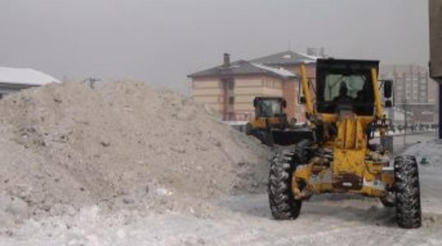 Ağrı'da Kar Ve Buz Temizleme &Ccedil;alışmaları S&uuml;r&uuml;yor
