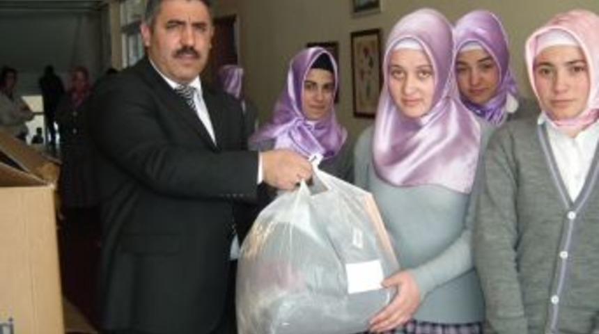 Erzurum Deniz Feneri'nden Imam Hatip Liseli Kız &Ouml;ğrencilere Yardım