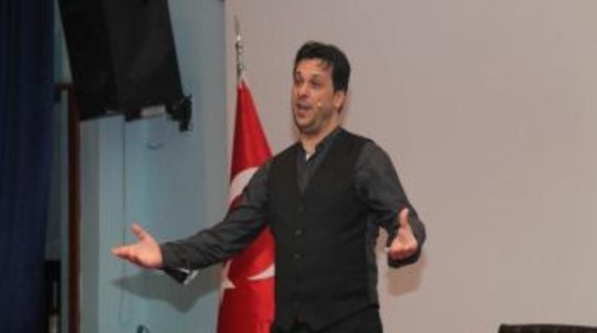 &Uuml;niversite &Ouml;ğrencileri Stand-up G&ouml;sterisiyle Stres Attı