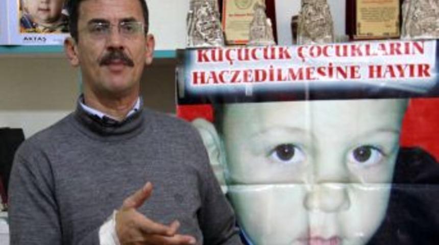 Boşanmış Babalar, Adliyelere &lsquo;&ccedil;ocuk Haczi Kaldırılsın&rsquo; &Ccedil;elenkleri Bırakacak