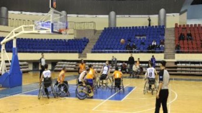 Engelliler Basketbol Takımı Dolu Dizgin