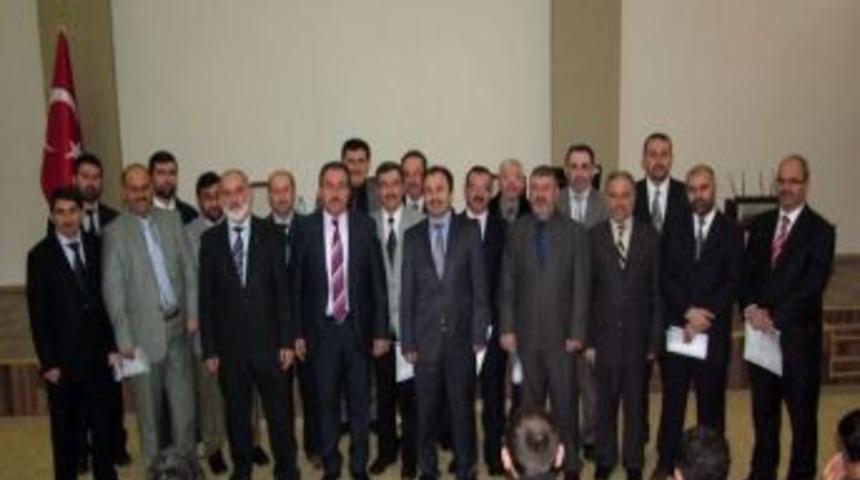 Y&uuml;z Y&uuml;ze Vaaz Seminerine Katılan Din G&ouml;revlileri Belgelerini Aldı