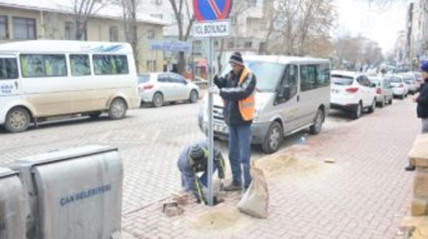 &Ccedil;an&rsquo;da Trafik Levhaları Yenileniyor