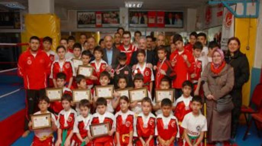 Başarılı Sporcular Diplomalarını Karnelerinden &Ouml;nce Aldı
