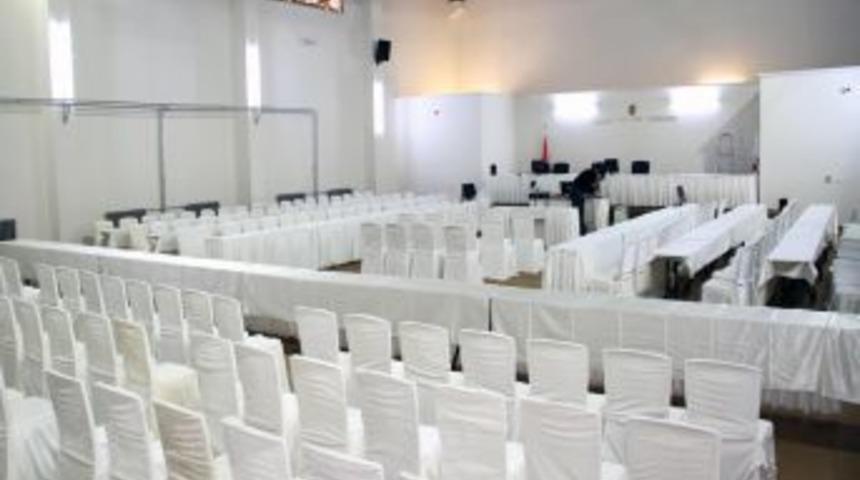 Belediye Başkanlarına, D&uuml;ğ&uuml;n Salonu Gibi Duruşma Salonu