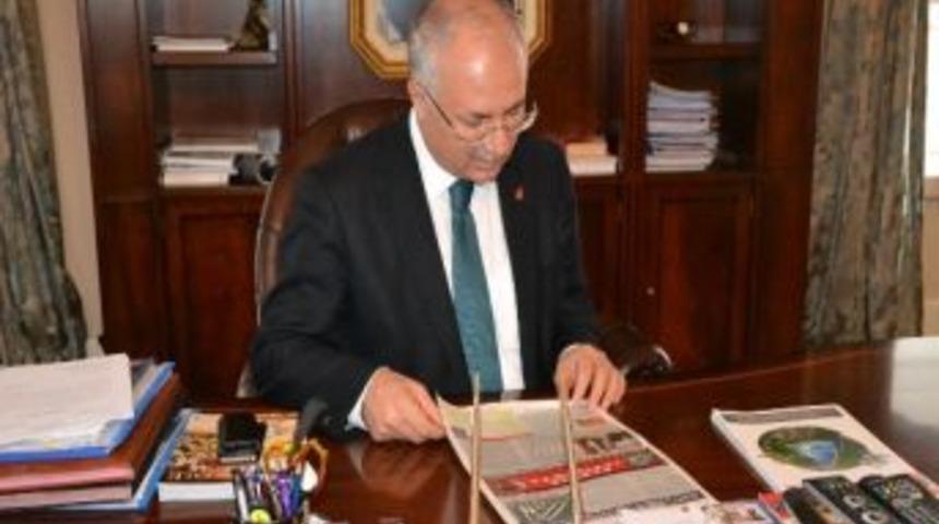 Derneğin Gazetesini Valiye Tanıttı