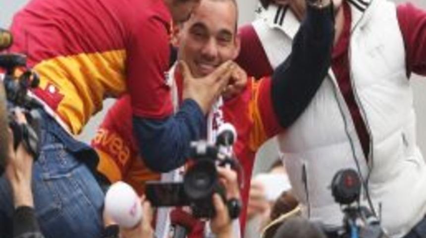 Galatasaraylılardan Sneijder&rsquo;a Coşkulu Karşılama
