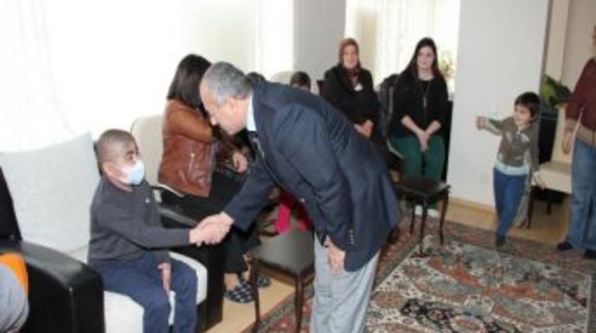 L&ouml;semili &Ccedil;ocuğa Ziyaret