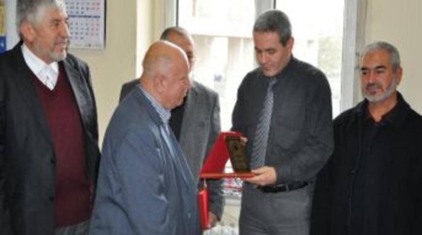 Yerk&ouml;y Şehit Aileleri Dernek Başkanı Ahmet Kepir&rsquo;e Teşekk&uuml;r Plaketi